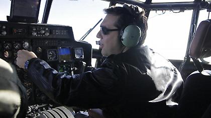 Με ελικόπτερο πετάει πάνω από τα καμμένα ο Τσίπρας