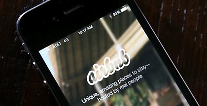 H Airbnb απέσυρε 1.000+ παράτυπα καταλύματα της Βαρκελώνης