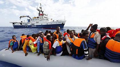 Κατά κύματα φθάνουν οι μετανάστες στην Ισπανία: 339 διασώθηκαν σήμερα στη θάλασσα