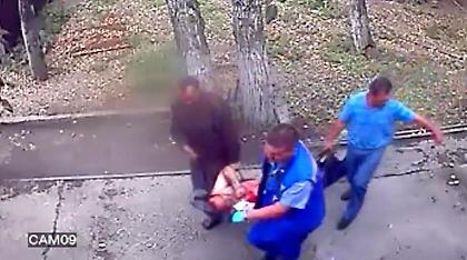 Βίντεο: Μεθυσμένος επιχειρεί να δώσει γάλα σε αρκούδα και το πληρώνει ακριβά