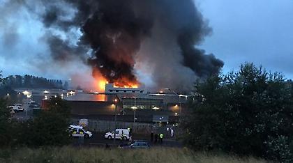 Μεγάλη φωτιά σε κεντρική αγορά φρούτων στη Γλασκώβη μετά από «εκρήξεις»