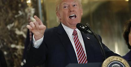 Επιχειρήσεις και στρατός απομονώνουν τον Τραμπ μετά το Σάρλοτσβιλ