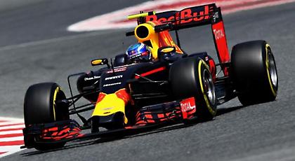 «Δεν θα μπει στον πειρασμό να πάει στη Ferrari ή στη Mercedes ο Φερστάπεν»