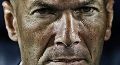 ΘΕΜΑ: Ζιζού, πόσα θες να μας τρελάνεις; Τίποτα!