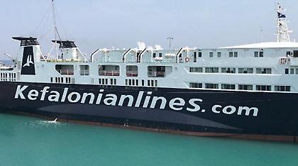 Ντροπή! Κατέβασαν από το πλοίο τους πυροσβέστες που έσβησαν τη φωτιά στην Κεφαλλονιά!