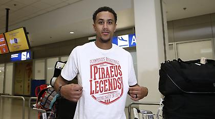 Η άφιξη του… Piraeus Legend Μπράιαν Ρόμπερτς (pics)