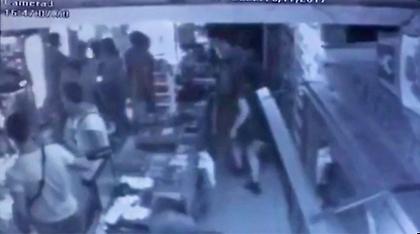 Τρόμος: Το λευκό βαν «σαρώνει» τη Λας Ράμπλας και όλοι τρέχουν να κρυφτούν