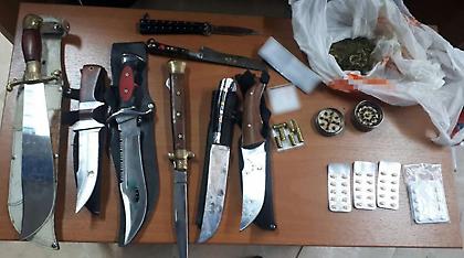 Κομοτηνή: Συνελήφθη 38χρονος με συλλογή από μαχαίρια και ναρκωτικά