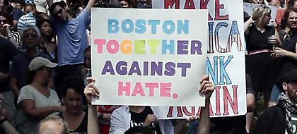 Η Βοστόνη λέει «όχι» στους Ναζί -Χιλιάδες σε διαδήλωση κατά του ρατσισμού (pics)