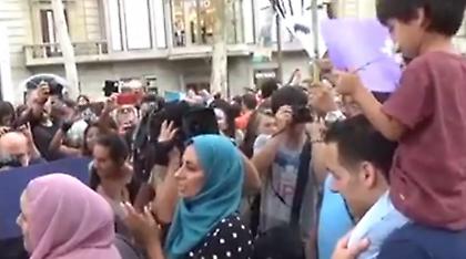 Πορεία μουσουλμάνων στο κέντρο της Βαρκελώνης