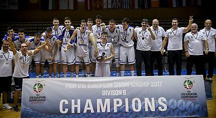 Το ξέφρενο πάρτι της Εθνικής Παίδων (pics)