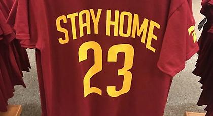 Τα μπλουζάκια… παραμονής του ΛεΜπρόν Τζέιμς (pics)