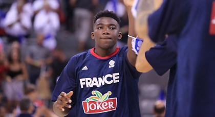 «Κόπηκε» ο Ουαταρά, αποφασίζει ανάμεσα σε Τιλί και Λαμπιρί ο Κολέ!