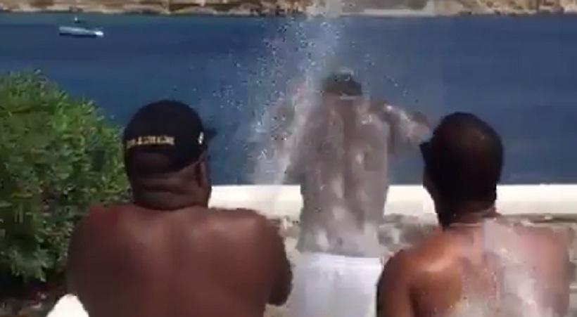 Έλουσαν τον Μπολτ με σαμπάνιες στη Μύκονο (video)