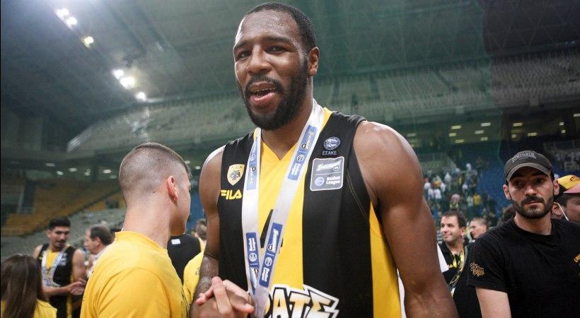 Με μπλούζα ΑΕΚ ταξιδεύει ο Ελόνου (pic)