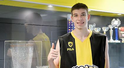 Ρογκαβόπουλος: «Ανυπομονώ να παίξω για την ΑΕΚ»