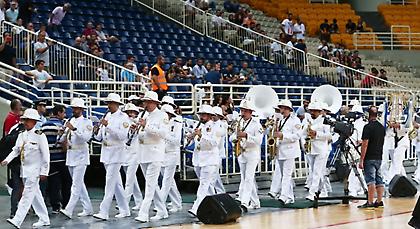 Η μπάντα του Ναυτικού έπαιξε το… τιρινίνι στο ΟΑΚΑ (video)