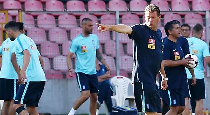 Αντί για «καλά λόγια», ο Σκίμπε κερδίζει παίκτες!