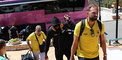 Έφτασε Καρπενήσι η ΑΕΚ (pics)