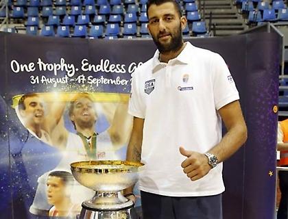 Το τρόπαιο του Ευρωμπάσκετ στο ΟΑΚΑ