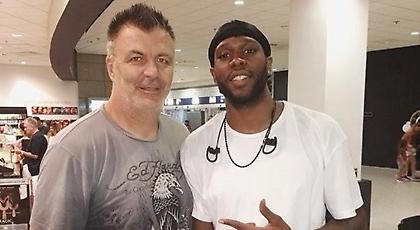 Έφτασε ο Χολ για Φάρο-ΓΣΛ