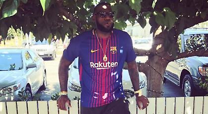 Με φανέλα Μπάρτσα και πούρο ο ΛεΜπρόν! (photo)