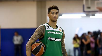 Όγκαστ: «Πρωτάθλημα, Ευρωλίγκα και να νικήσουμε τον Ολυμπιακό»