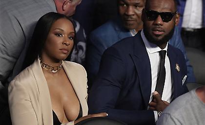 Γεμάτος σταρ ο αγώνας Μεϊγουέδερ-ΜακΓκρέγκορ (pics)