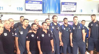 Χαμόγελα στην αναχώρηση της Εθνικής (video)