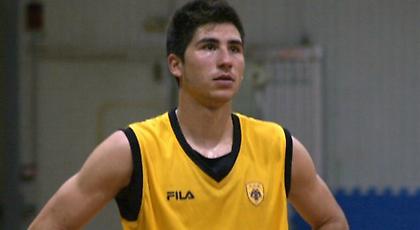 To “τρελό” καλάθι του Δημήτρη Μωραΐτη στην προπόνηση! (video)