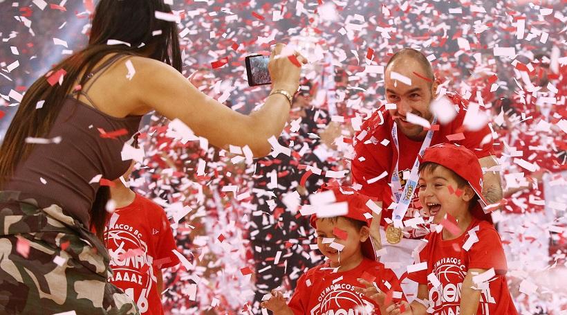 Ο Σπανούλης κοιμάται στην φουσκωμένη κοιλιά της Ολυμπίας (pic)