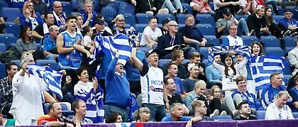 Η ελληνική εξέδρα στο πλευρό της Εθνικής στο Ελσίνκι (pics)