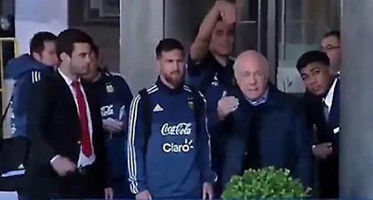 Φοβερή κίνηση του Μέσι με μικρό οπαδό του (video)