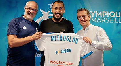 Έπος: Ο Μήτρογλου έτοιμος να υπογράψει το… τραπέζι (pic)