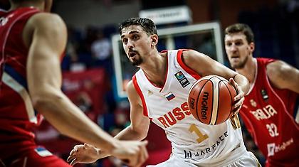 Έδειξε και στη Σερβία τα δόντια της η... αρκούδα!