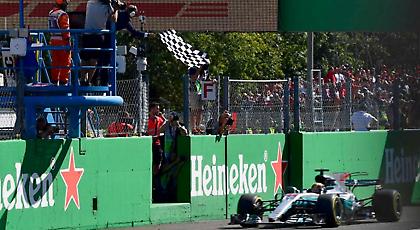 Θρίαμβος για Χάμιλτον και Mercedes στο «σπίτι» της Ferrari!