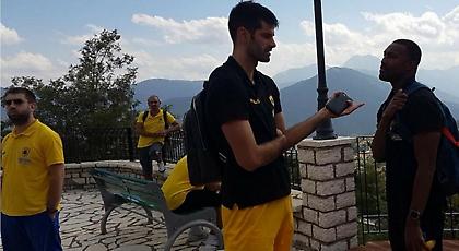 Επιστρέφει από Καρπενήσι η ΑΕΚ (pics)