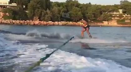 Σκοράρει και στο… θαλάσσιο σκι ο Τσάβες! (video)