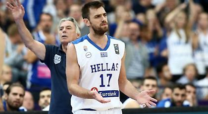 Μάντζαρης: «Είμαστε στενοχωρημένοι, δεν υπάρχει κάτι στα αποδυτήρια»