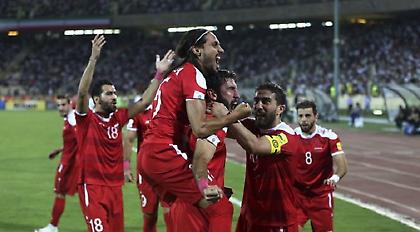 Ξελαρυγγιάστηκε κι έβαλε τα κλάματα ο σπίκερ στο γκολ της Συρίας! (video)