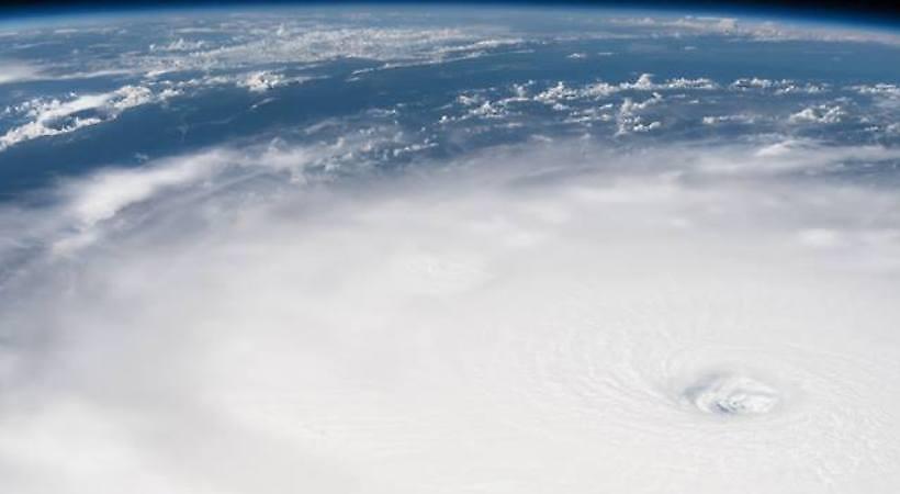 Συγκλονιστικές εικόνες του τυφώνα Ίρμα από τον διαστημικό σταθμό! (pics/video)