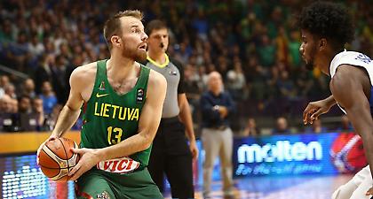 Γκετσεβίτσιους: «Αν πλακωθούν οι Έλληνες και στο γήπεδο, καλύτερα για μας»