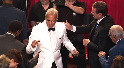 Υπόκλιση της ποδοσφαιρικής ΑΕΚ στον Γκάλη