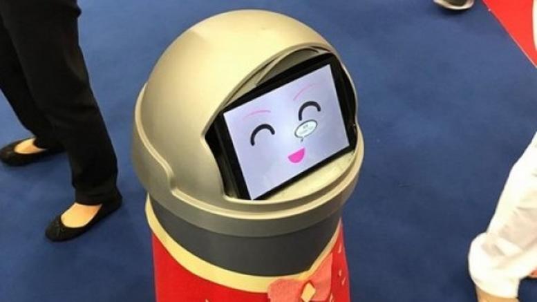 Ενα ρομπότ ενθουσίασε τον Τσίπρα στην ΔΕΘ - Τι του ζήτησαν οι φοιτητές