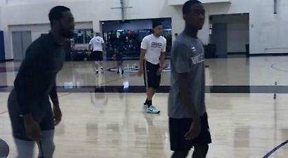 Η μπασκετική συνεργασία της οικογένειας Ουέιντ (vid)