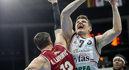 Μετακομίζει στην Αρμάνι ο Γκουντάιτις