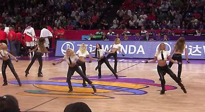 Οι Red Foxes είναι «καυτές» και με… γραβάτα (video)