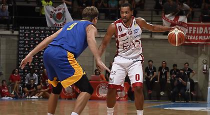 Η Αρμάνι νίκησε στα… σημεία τη Χίμκι