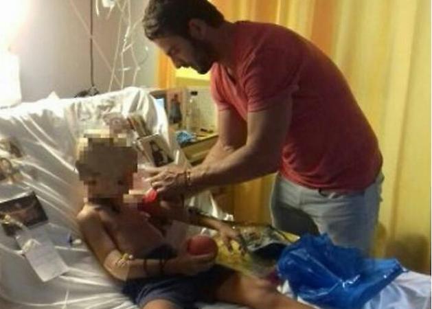 Μεγαλείο ψυχής από τον Γιώργο Αγγελόπουλο - Στο νοσοκομείο για να δει άρρωστο παιδάκι!