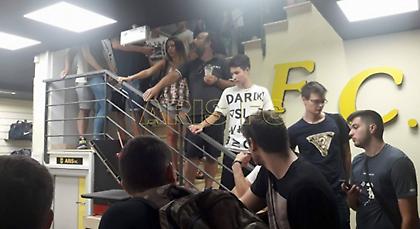 «Τρέλα» στον Άρη για ένα εισιτήριο με Μπόκα! (pics)